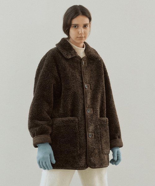 ANDNEEDS(アンドニーズ)の「Reversible shearling jacket (brown)(ムートンコート・レディース・その他・MEDIUM/SMALL)」の2枚目の写真