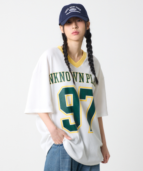 UNKNOWN PLANET(アンノウンプラネット)の「VネックプラネットラグビーTシャツホワイト(ポロシャツ・レディース・その他・FREE)」の1枚目の写真