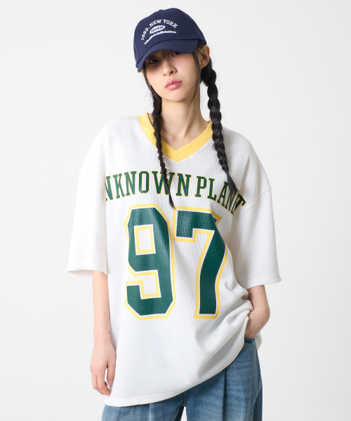 UNKNOWN PLANET(アンノウンプラネット)の「VネックプラネットラグビーTシャツホワイト(ポロシャツ・レディース・その他・FREE)」の2枚目の写真