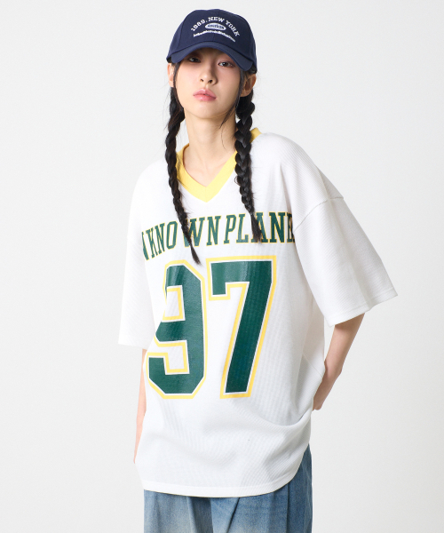 UNKNOWN PLANET(アンノウンプラネット)の「VネックプラネットラグビーTシャツホワイト(ポロシャツ・レディース・その他・FREE)」の3枚目の写真