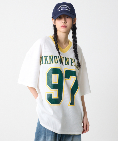 UNKNOWN PLANET(アンノウンプラネット)の「VネックプラネットラグビーTシャツホワイト(ポロシャツ・レディース・その他・FREE)」の4枚目の写真