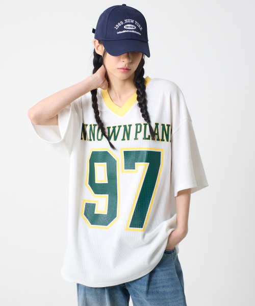 UNKNOWN PLANET(アンノウンプラネット)の「VネックプラネットラグビーTシャツホワイト(ポロシャツ・レディース・その他・FREE)」の5枚目の写真