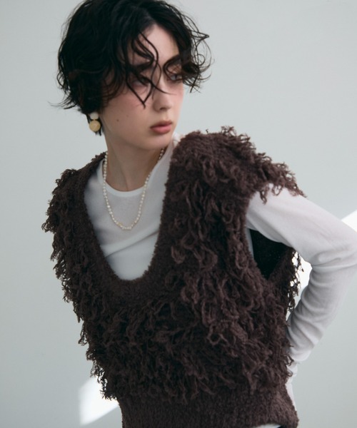 Trish（トリッシュ）の「ループ編みUネックニットベスト（ベスト・レディース・ベージュ/ブラウン・MEDIUM）」の7枚目の写真