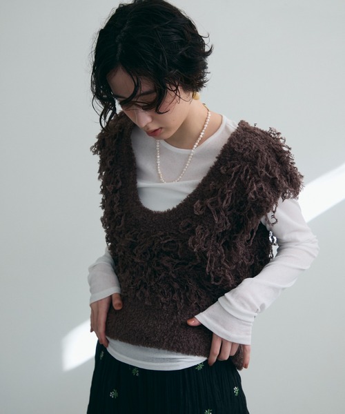 Trish（トリッシュ）の「ループ編みUネックニットベスト（ベスト・レディース・ベージュ/ブラウン・MEDIUM）」の8枚目の写真