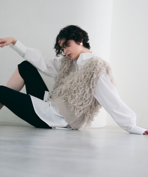 Trish（トリッシュ）の「ループ編みUネックニットベスト（ベスト・レディース・ベージュ/ブラウン・MEDIUM）」の18枚目の写真