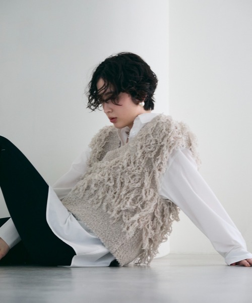 Trish（トリッシュ）の「ループ編みUネックニットベスト（ベスト・レディース・ベージュ/ブラウン・MEDIUM）」の17枚目の写真