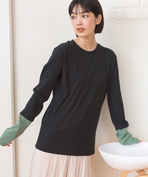 OMNES(オムネス)の「テレコリブ袖バイカラー長袖トップス(Tシャツ/カットソー・レディース・ブラック/アイボリー・FREE)」の2枚目の写真