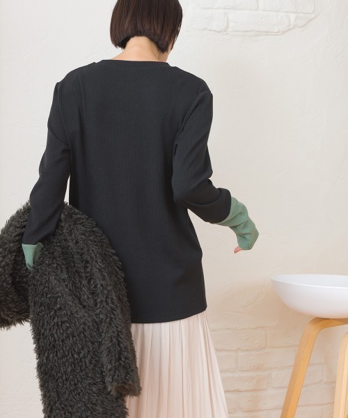 OMNES(オムネス)の「テレコリブ袖バイカラー長袖トップス(Tシャツ/カットソー・レディース・ブラック/アイボリー・FREE)」の4枚目の写真