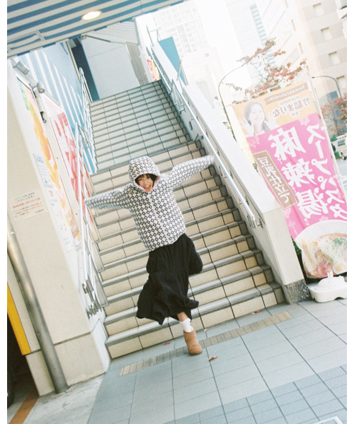 LO AXUAL（ロ・アクシュアル）の「FLEECE LOOSE POCKET TIERD SKIRT_BLACK（スカート・レディース・その他・FREE）」の3枚目の写真