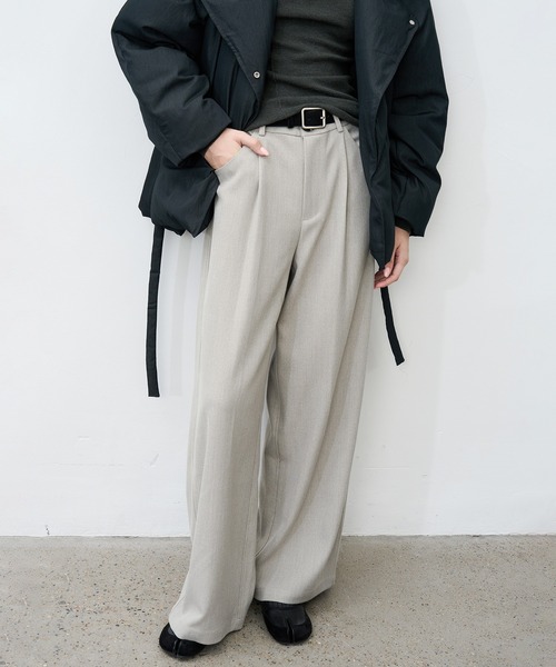 tageechita(タジチタ)の「【tageechita】テクスチャー素材 ローライズワイドストレートパンツ(スラックス・レディース・ブラウン/アッシュグレー・L/M/S)」の2枚目の写真