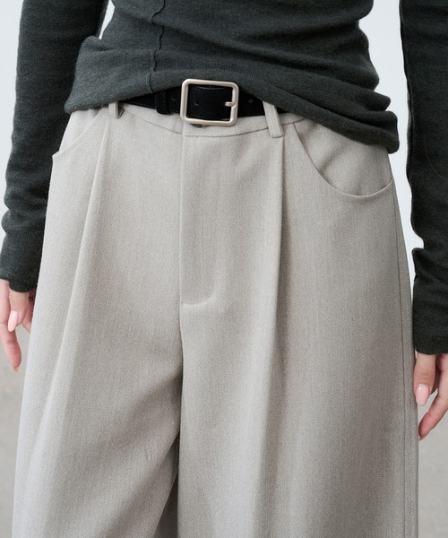 tageechita(タジチタ)の「【tageechita】テクスチャー素材 ローライズワイドストレートパンツ(スラックス・レディース・ブラウン/アッシュグレー・L/M/S)」の5枚目の写真