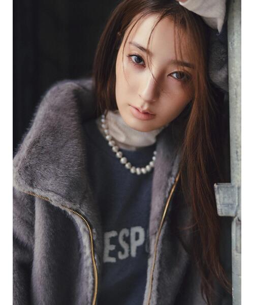 Te chichi（テチチ）の「【宮本茉由着用】グラデーションファースタンドジャケット（ノーカラージャケット・レディース・ブラウン/グレー・F）」の5枚目の写真