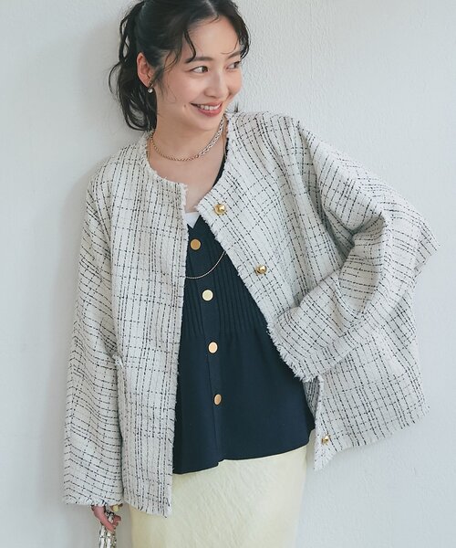 La boutique BonBon（ラブティックボンボン）の「【オケージョン対応】ツィード金ボタンジャケット（ノーカラージャケット・レディース・ブラック/オフホワイト・FREE）」の5枚目の写真