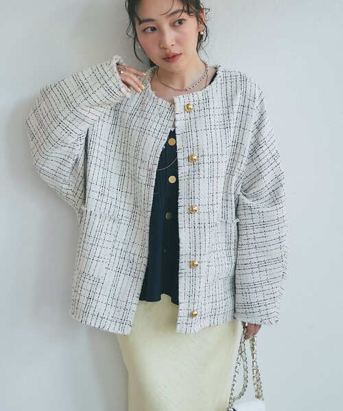 La boutique BonBon（ラブティックボンボン）の「【オケージョン対応】ツィード金ボタンジャケット（ノーカラージャケット・レディース・ブラック/オフホワイト・FREE）」の6枚目の写真