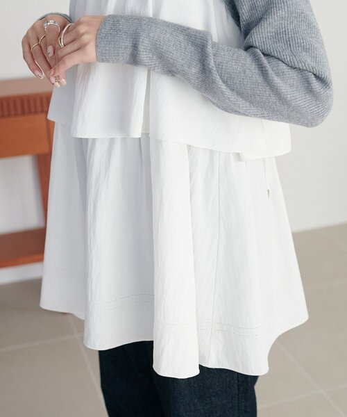 DISCOAT（ディスコート）の「ハシゴレースティアードキャミ（チュニック・レディース・オフホワイト/ブラック・FREE）」の6枚目の写真