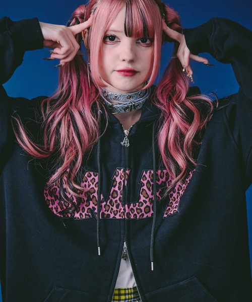 GALFY(ガルフィー)の「GALFY-ばーばの切り貼りリメイクパーカー(パーカー・メンズ・ホワイト/ピンク/ブラック・L/XL)」の2枚目の写真