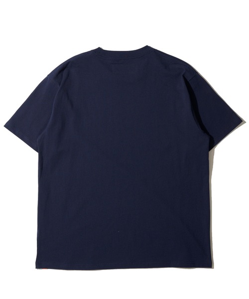 UNIVERSAL OVERALL(ユニバーサルオーバーオール)の「【UNIVERSAL OVERALL】オリジナルグラフィッククルーネックTシャツ(Tシャツ/カットソー・レディース・ネイビー/ブルーグレー/オートミール/グリーン系/ホワイト・X-LARGE/LARGE/MEDIUM)」の15枚目の写真