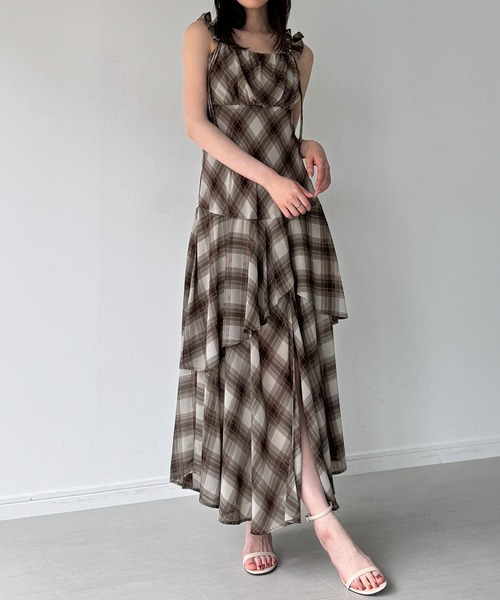 junoah(ジュノア)の「チェックキャミワンピース(ワンピース・レディース・ブラック/ホワイト/ブラウン・SMALL/MEDIUM/LARGE)」の3枚目の写真