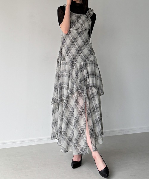 junoah(ジュノア)の「チェックキャミワンピース(ワンピース・レディース・ブラック/ホワイト/ブラウン・SMALL/MEDIUM/LARGE)」の2枚目の写真