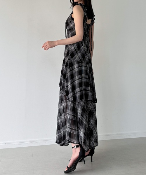 junoah(ジュノア)の「チェックキャミワンピース(ワンピース・レディース・ブラック/ホワイト/ブラウン・SMALL/MEDIUM/LARGE)」の6枚目の写真