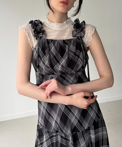 junoah(ジュノア)の「チェックキャミワンピース(ワンピース・レディース・ブラック/ホワイト/ブラウン・SMALL/MEDIUM/LARGE)」の7枚目の写真