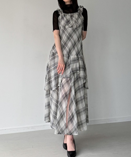 junoah(ジュノア)の「チェックキャミワンピース(ワンピース・レディース・ブラック/ホワイト/ブラウン・SMALL/MEDIUM/LARGE)」の9枚目の写真