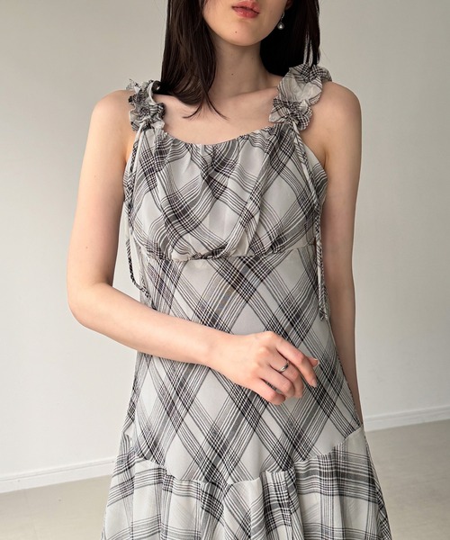 junoah(ジュノア)の「チェックキャミワンピース(ワンピース・レディース・ブラック/ホワイト/ブラウン・SMALL/MEDIUM/LARGE)」の11枚目の写真