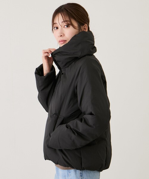 Jayro(ジャイロ)の「ナイロンマイクロタフタショートダウン(ダウンジャケット/コート・レディース・ブラック/ベージュ系その他2・M)」の6枚目の写真