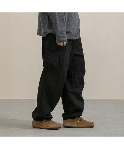 RUGGED HOUSE(ラギッドハウス)の「パラシュートサイドカーゴワイドパンツ 2カラー(その他パンツ・メンズ・ブラック/ブラウン・FREE)」の1枚目の写真