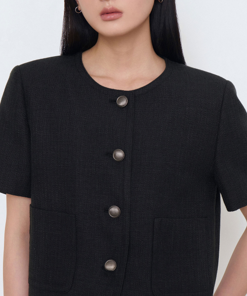 MUSINSA STANDARD WOMAN（ムシンサスタンダードウーマン）の「ウィメンズラウンドネックツイードクロップ半袖ジャケット[ブラック]（テーラードジャケット・レディース・その他・SMALL/X-SMALL/MEDIUM/LARGE）」の4枚目の写真