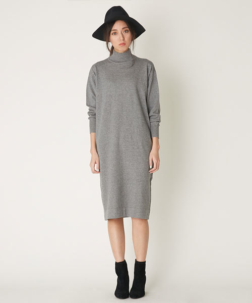 MOUSSY（マウジー）の「KNIT ONEPIECE×SNOOD SET（ワンピース・レディース・トップグレー/ベージュ・FREE）」の5枚目の写真