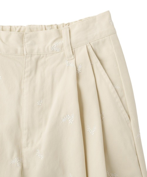earth music&ecology（アースミュージックアンドエコロジー）の「フラワー刺繍ツイルカーブパンツ（その他パンツ・レディース・ホワイト系その他2/ライトベージュ・S/M）」の16枚目の写真