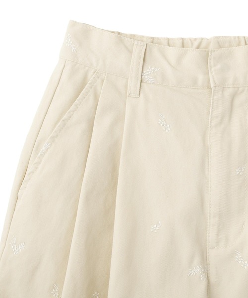 earth music&ecology（アースミュージックアンドエコロジー）の「フラワー刺繍ツイルカーブパンツ（その他パンツ・レディース・ホワイト系その他2/ライトベージュ・S/M）」の17枚目の写真
