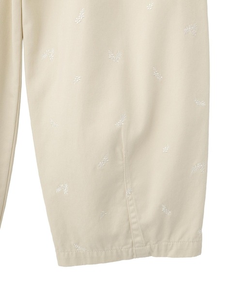 earth music&ecology（アースミュージックアンドエコロジー）の「フラワー刺繍ツイルカーブパンツ（その他パンツ・レディース・ホワイト系その他2/ライトベージュ・S/M）」の19枚目の写真