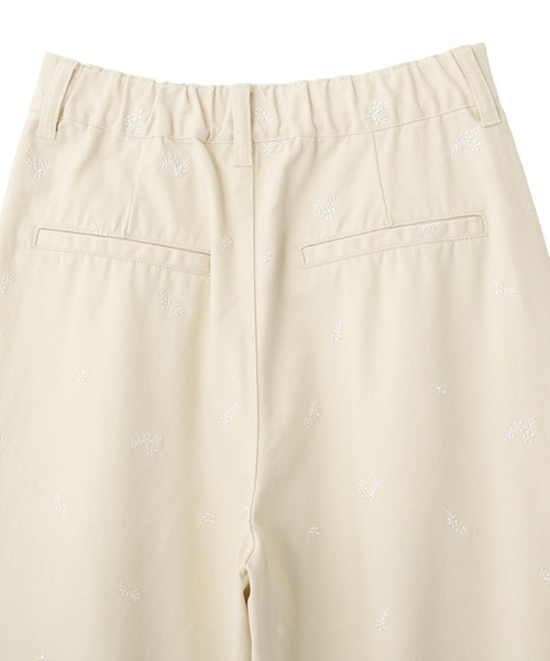 earth music&ecology（アースミュージックアンドエコロジー）の「フラワー刺繍ツイルカーブパンツ（その他パンツ・レディース・ホワイト系その他2/ライトベージュ・S/M）」の21枚目の写真