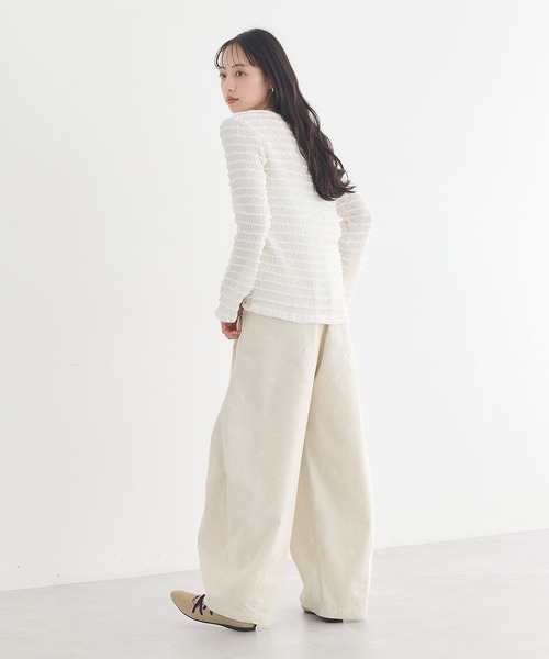 earth music&ecology（アースミュージックアンドエコロジー）の「フラワー刺繍ツイルカーブパンツ（その他パンツ・レディース・ホワイト系その他2/ライトベージュ・S/M）」の12枚目の写真