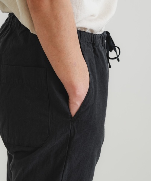 quadro（クオドロ）の「綿麻バックサテンワークパンツ（その他パンツ・メンズ・グレー/チャコール・MEDIUM）」の18枚目の写真