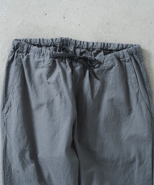quadro（クオドロ）の「綿麻バックサテンワークパンツ（その他パンツ・メンズ・グレー/チャコール・MEDIUM）」の4枚目の写真