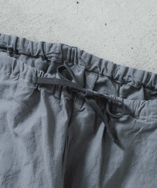 quadro（クオドロ）の「綿麻バックサテンワークパンツ（その他パンツ・メンズ・グレー/チャコール・MEDIUM）」の6枚目の写真