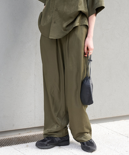 OUTDOOR PRODUCTS(アウトドアプロダクツ)の「ヴィンテージサテンタンブラーイージーパンツ(スラックス・レディース・カーキ/ネイビー・36/38)」の1枚目の写真