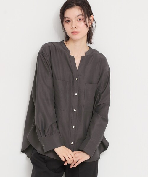 THE SHOP TK （ザ ショップ ティーケー ）の「【刻みネックですっきり見え】Wポケット金ボタンシャツ（シャツ/ブラウス・レディース・ピンク系/スミクロ/アイボリー/ライトブルー・12/14/13）」の2枚目の写真