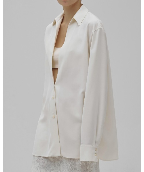 TODAYFUL(トゥデイフル)の「Silky Skipper Shirts(シャツ/ブラウス・レディース・キナリ/ブラック・FREE)」の5枚目の写真