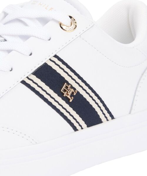 TOMMY HILFIGER（トミーヒルフィガー）の「カップソールウェビングテープレースアップシューズ（スニーカー・レディース・ホワイト・24.5cm/24cm/23.5cm/23cm）」の3枚目の写真