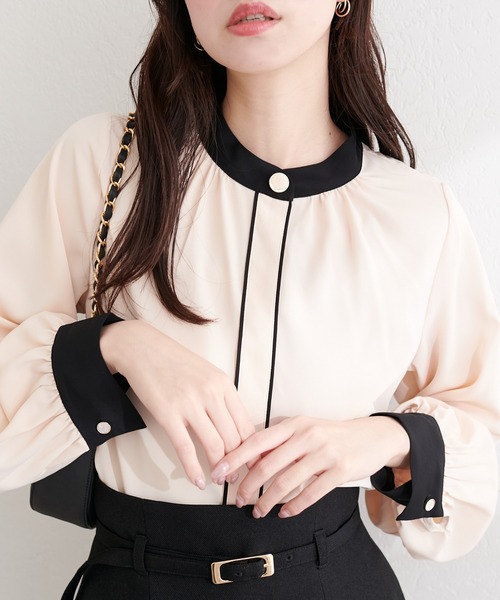 natural couture(ナチュラルクチュール)の「ニュアンスデザイン釦配色ブラウス(シャツ/ブラウス・レディース・ピンク系その他/オフホワイト/ネイビー/ベージュ・FREE)」の2枚目の写真