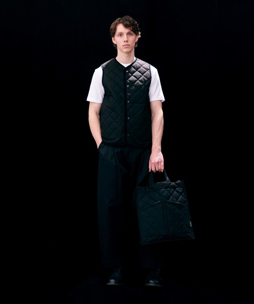 LAVENHAM（ラベンハム）の「Black Edition Brushed MS Thornham Mens / ブラック エディション ブラッシュド エムエス ソーンハム メンズ（ベスト・メンズ・ブラック・S/M/L/XL）」の3枚目の写真