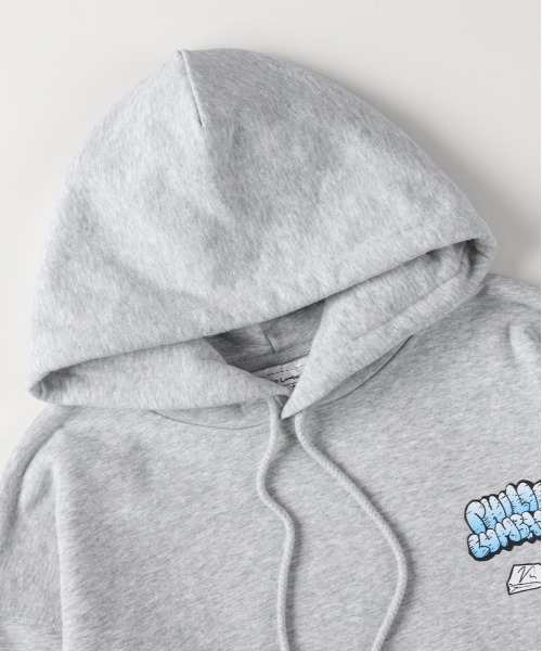 Right-on（ライトオン）の「【Philip Lumbang】プリントスウェットパーカー (ビッグシルエット / ユニセックス / 厚手コットン)（パーカー・メンズ・ブラック/グレー/ダークグレー・L/XL/M）」の9枚目の写真