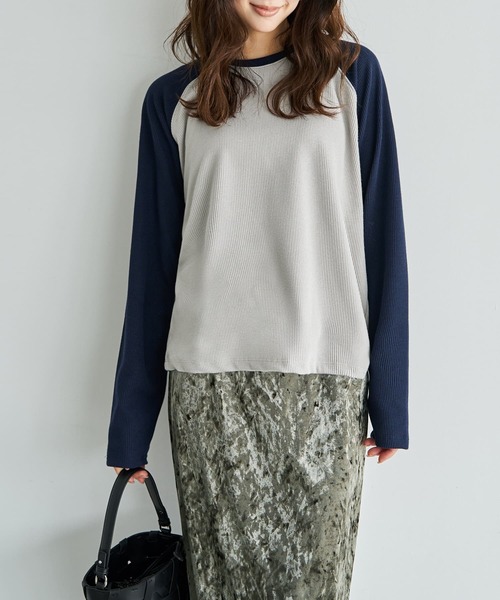 STYLE DELI(スタイルデリ)の「配色ラグランリブ生地プルオーバー(Tシャツ/カットソー・レディース・チャコールグレー/ネイビー/ワインレッド・FREE)」の2枚目の写真