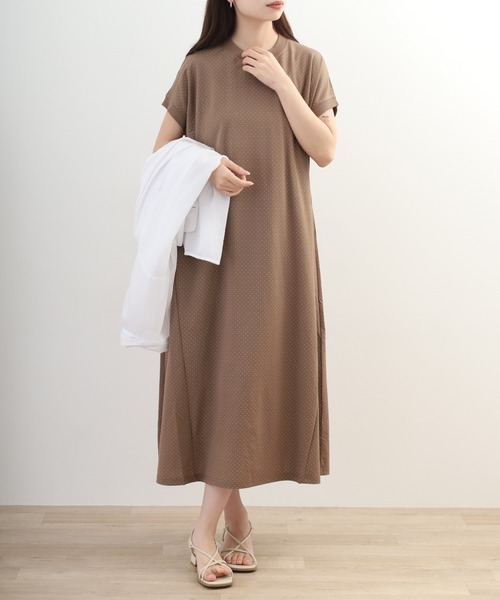 OMNES(オムネス)の「接触冷感レーヨンナイロンボトルネックフレアワンピース 半袖(ワンピース・レディース・ブラウン系その他・FREE)」の1枚目の写真