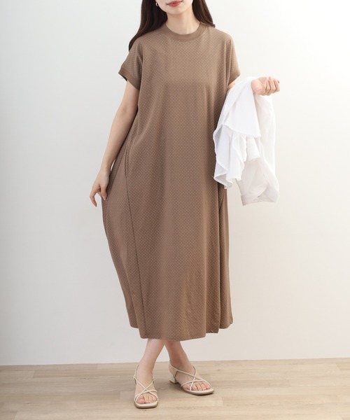 OMNES(オムネス)の「接触冷感レーヨンナイロンボトルネックフレアワンピース 半袖(ワンピース・レディース・ブラウン系その他・FREE)」の2枚目の写真