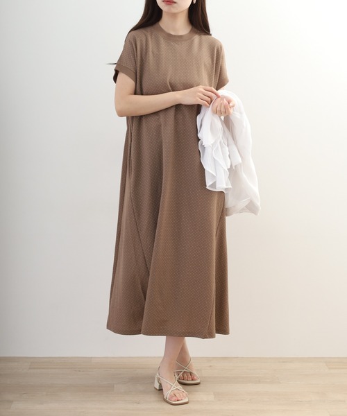 OMNES(オムネス)の「接触冷感レーヨンナイロンボトルネックフレアワンピース 半袖(ワンピース・レディース・ブラウン系その他・FREE)」の3枚目の写真